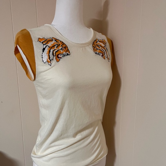 We the Free tiger appliqué tee. - Picture 8 of 12